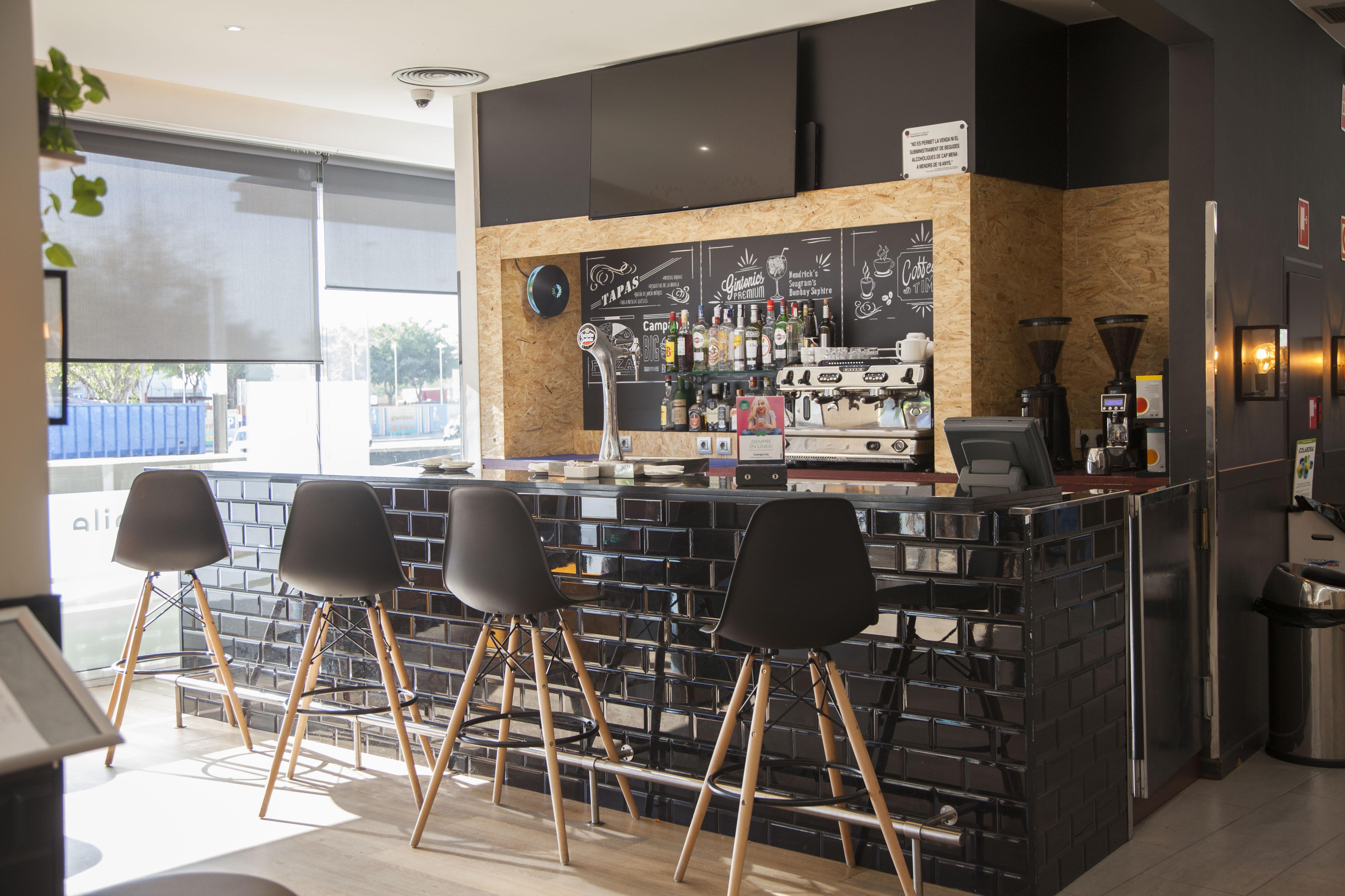 Travelodge Bcn Cornella Fira Cornellà de Llobregat Exteriör bild