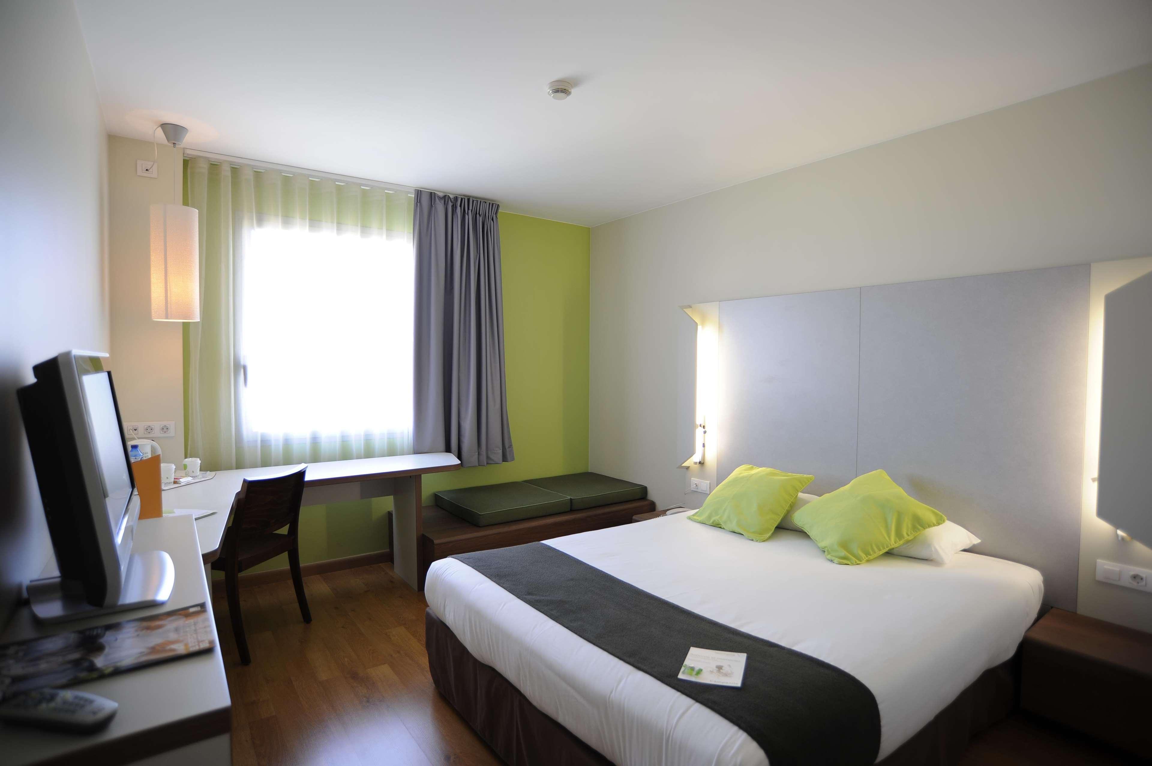 Travelodge Bcn Cornella Fira Cornellà de Llobregat Exteriör bild