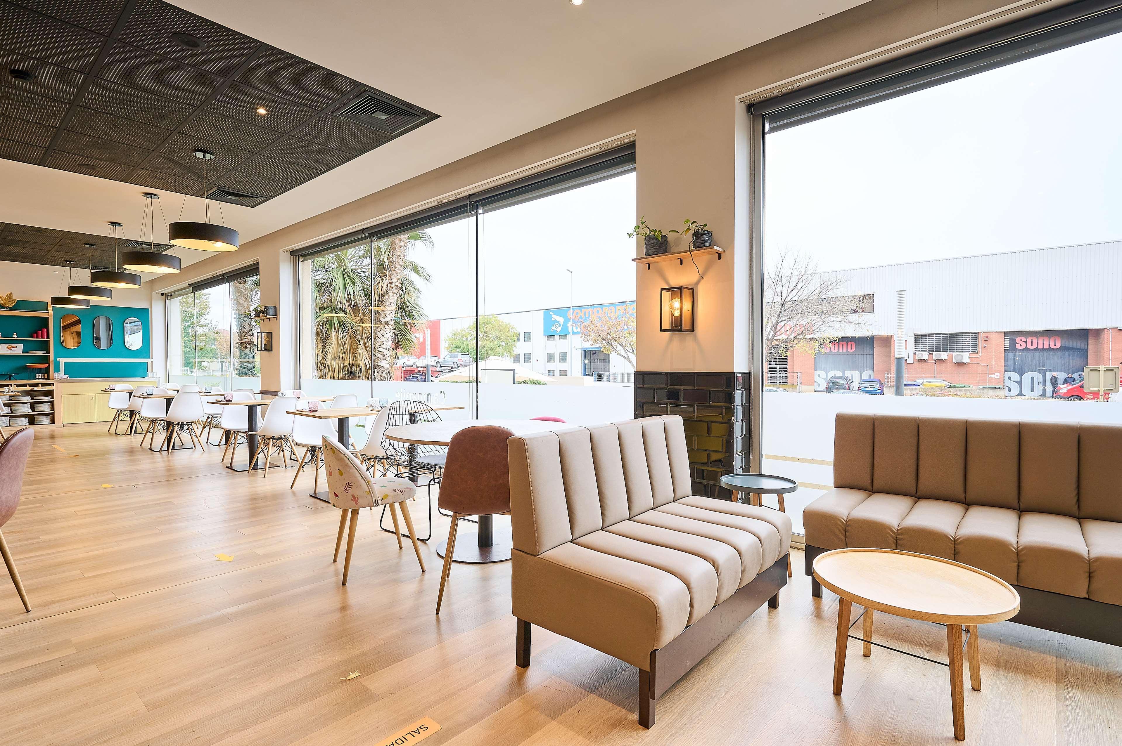 Travelodge Bcn Cornella Fira Cornellà de Llobregat Exteriör bild