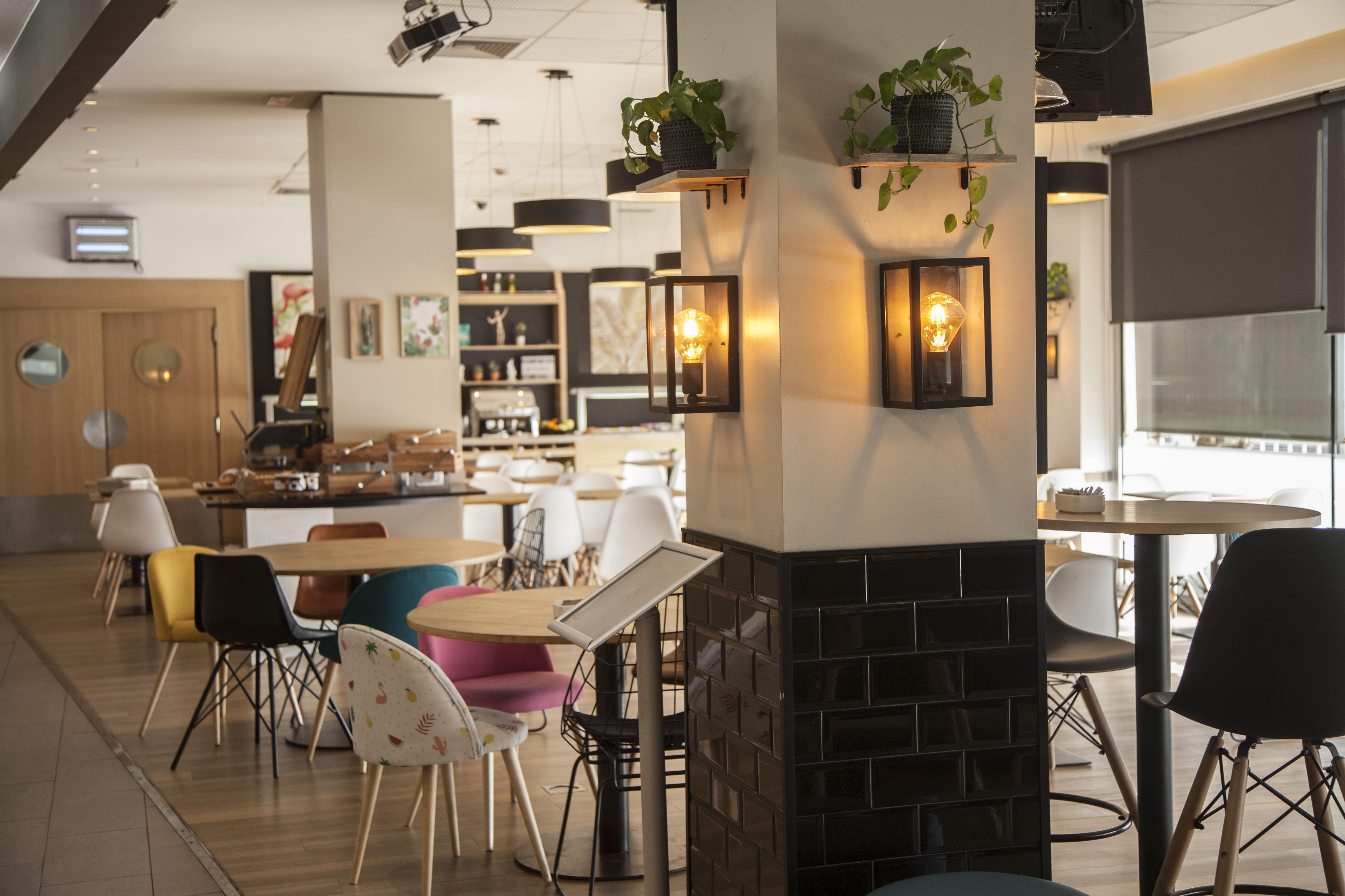 Travelodge Bcn Cornella Fira Cornellà de Llobregat Exteriör bild