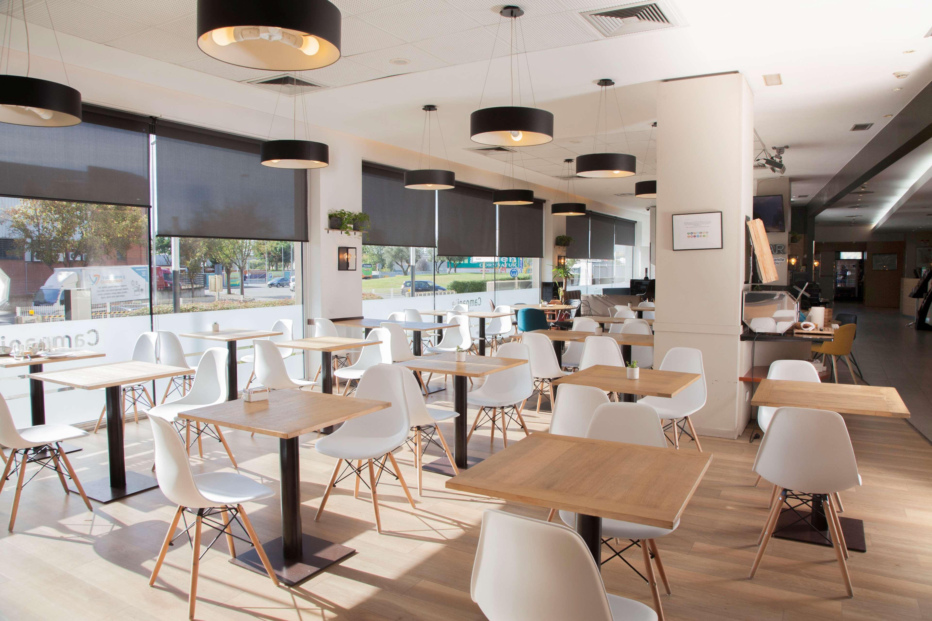 Travelodge Bcn Cornella Fira Cornellà de Llobregat Exteriör bild