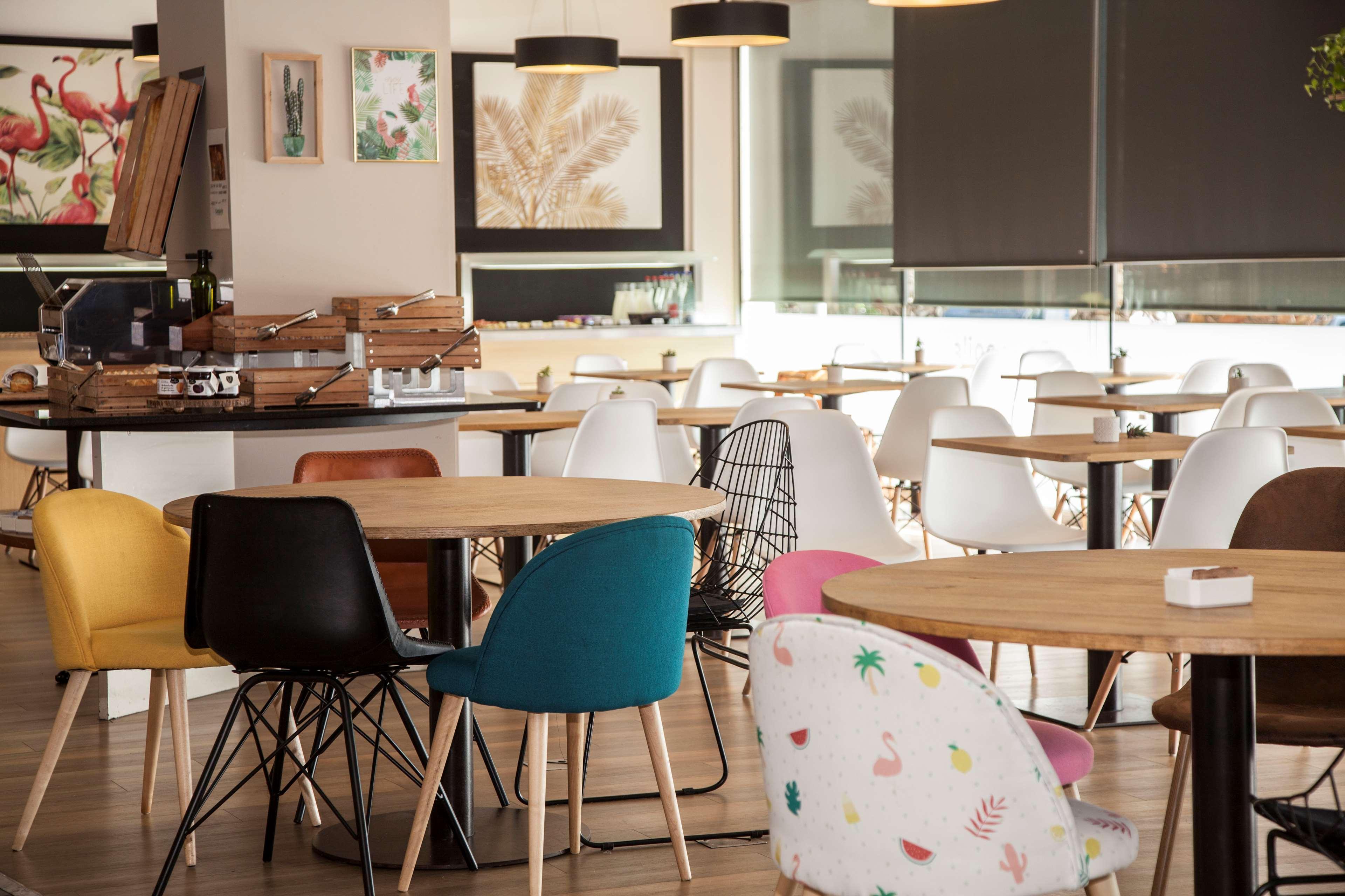 Travelodge Bcn Cornella Fira Cornellà de Llobregat Exteriör bild