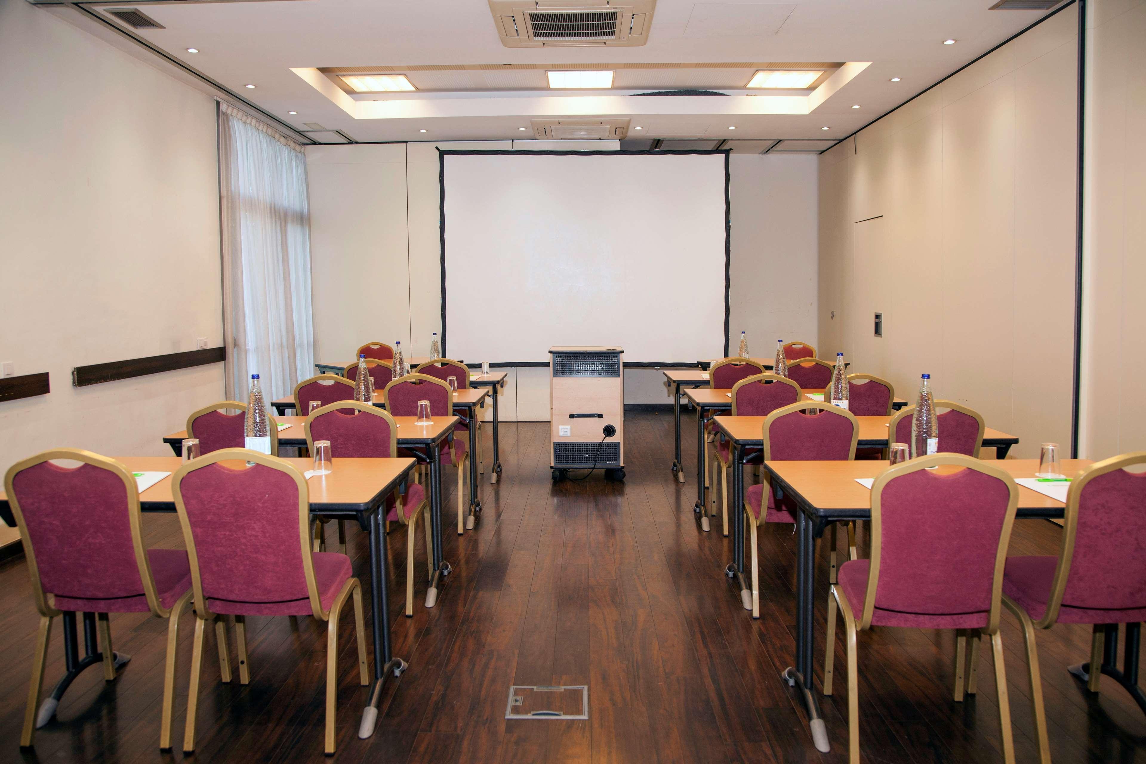 Travelodge Bcn Cornella Fira Cornellà de Llobregat Exteriör bild