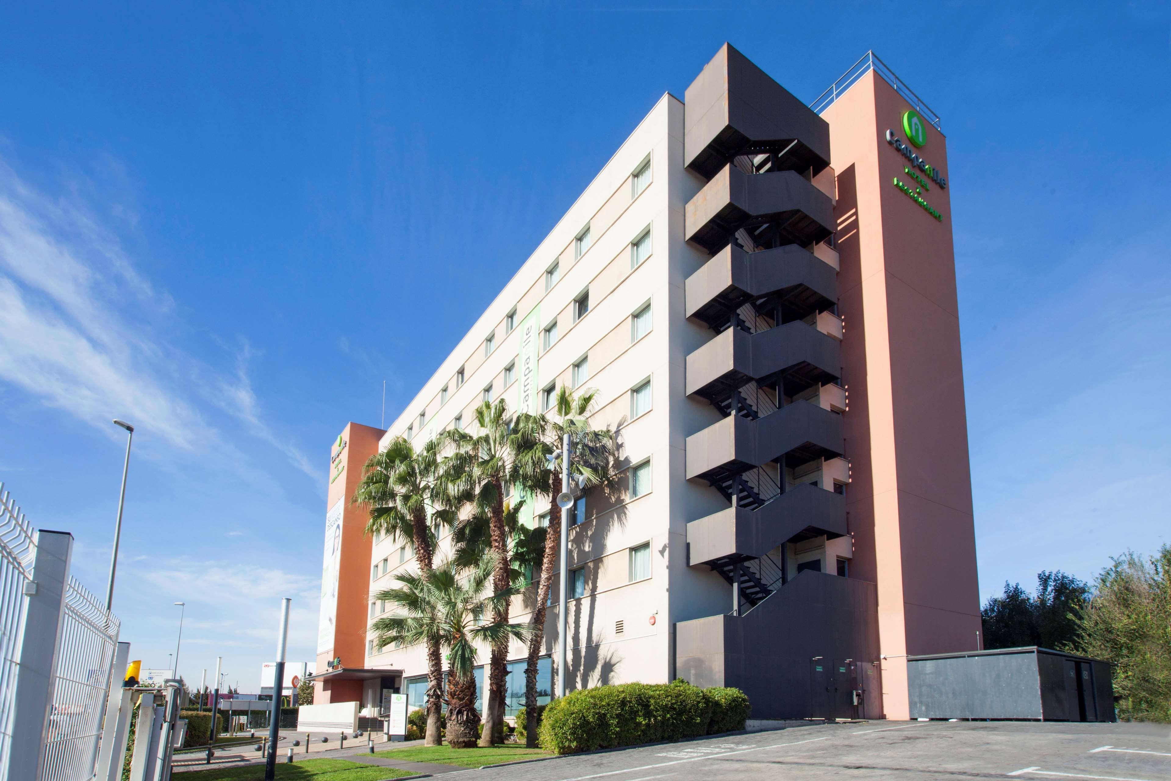 Travelodge Bcn Cornella Fira Cornellà de Llobregat Exteriör bild