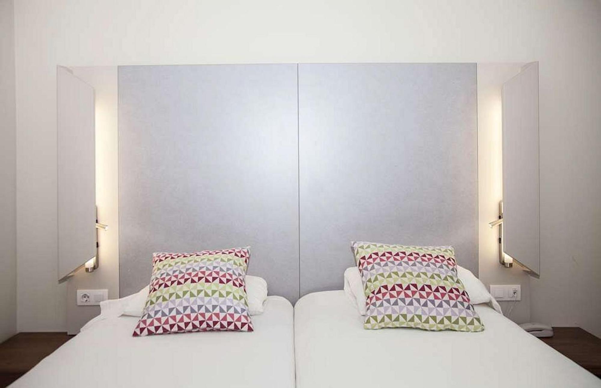 Travelodge Bcn Cornella Fira Cornellà de Llobregat Exteriör bild