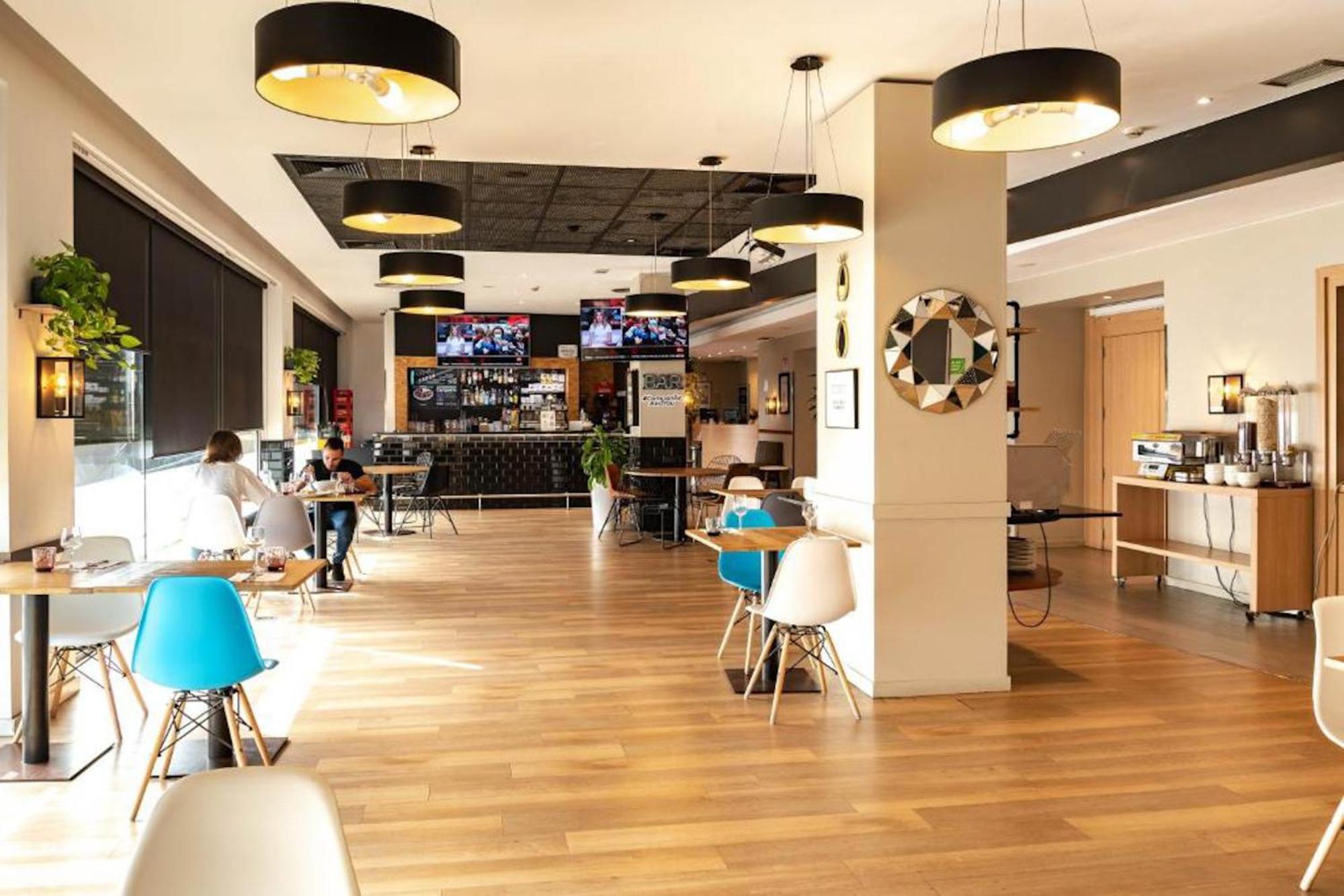 Travelodge Bcn Cornella Fira Cornellà de Llobregat Exteriör bild